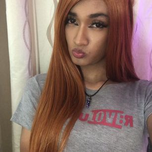 Model - Vanessa Hills black