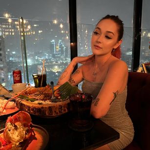 Model - Ariel shaved