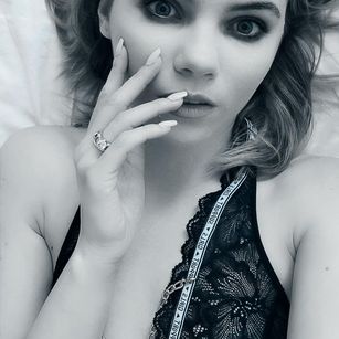 Model - AbbyReyX deepthroat