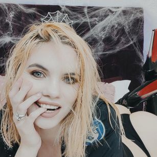 Model - AbbyReyX feet