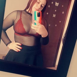 Model - Lola carper cute