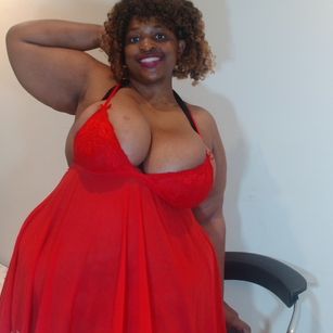 Model - BOOTYDIVA dildoriding