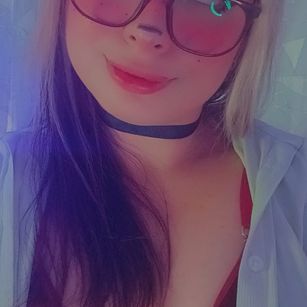 Model - Jenny Velez petite