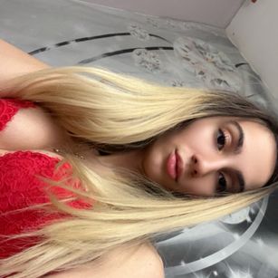 Model - SkylarRedstone slim