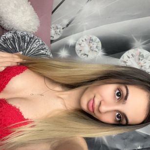 Model - SkylarRedstone longhair