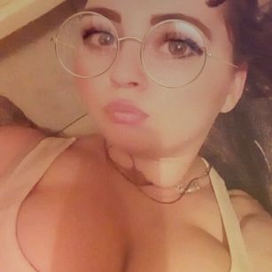 Model - Mariana Verba hugeboobs