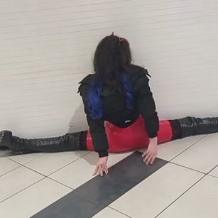 Model - Elasticgirl999 yoga