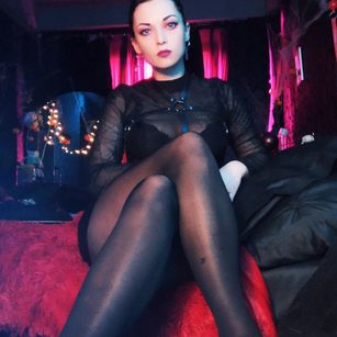 Model - mistress_Asmodeus heels