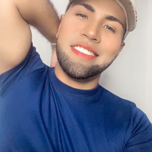 Model - alejandro lawlees AZOTES