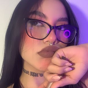 Model - Lunna Cole blowjob