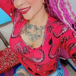 Model - NIcole ink anal