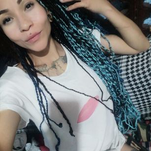 Model - NIcole ink squirt