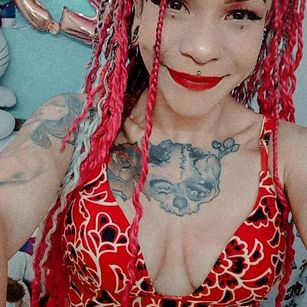 Model - NIcole ink squirt