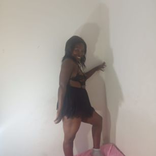 Model - laradark08 bigclit