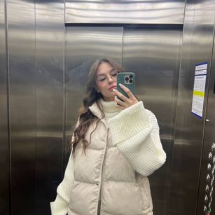 Model - Vivien Peach teen