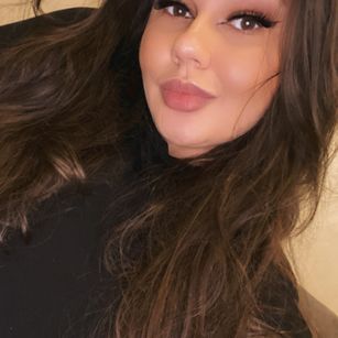 Model - Sascha Blosom oil