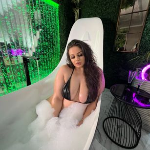 Model - Sascha Blosom heels