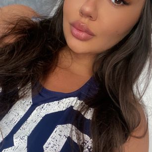 Model - Sascha Blosom oil