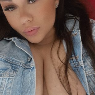 Model - Sascha Blosom oil