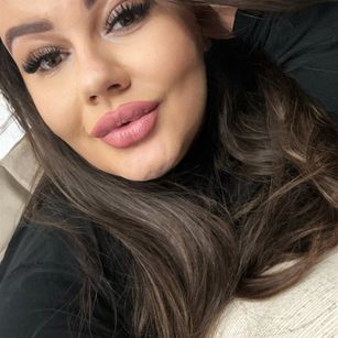 Model - Sascha Blosom oil