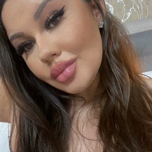 Model - Sascha Blosom heels