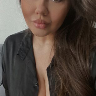 Model - Sascha Blosom findom