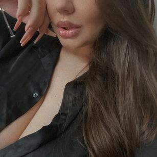 Model - Sascha Blosom oil