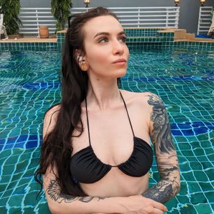 Model - Mary deepthroat