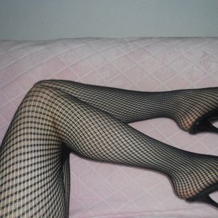 Model - Sweet Nika feet