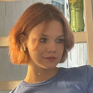 Model - Avi Larsen bigass