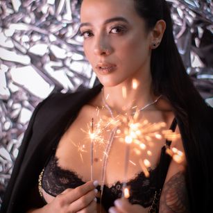 Model - AMBERGREY mistress