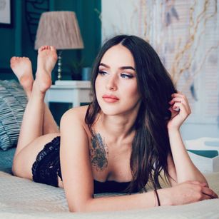 Model - Kristina cameltoe