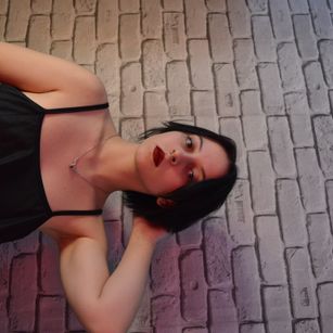 Model - DaniellaVivien feet