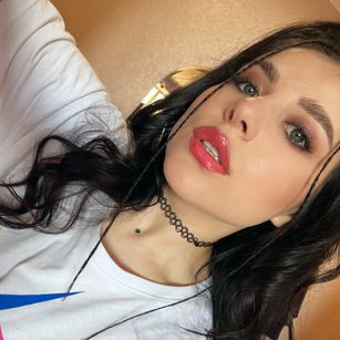 Model - Jenna Sommers young