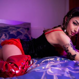 Model - Goddess Ellyah mistress