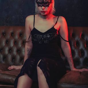 Model - Eva Florense Blonde