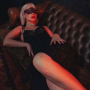 Model - Eva Florense shy