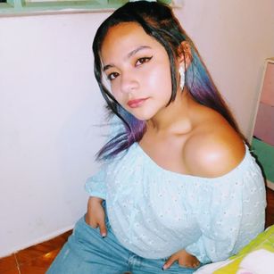 Model - MimosaBronw feet