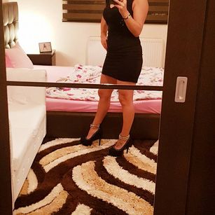 Model - Issadiamond stockings