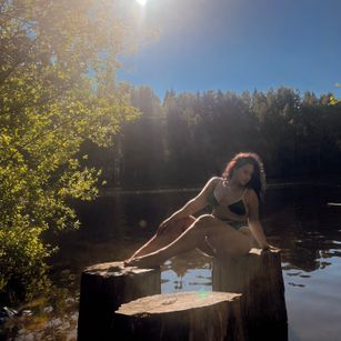 Model - Amina Lush dildo