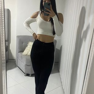 Model - hanna roundass