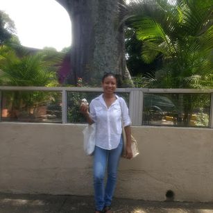 Model - LorenzaDuraznos latina