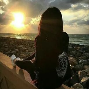 Model - Aylin shaved