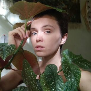 Model - Beauty Bird hairy