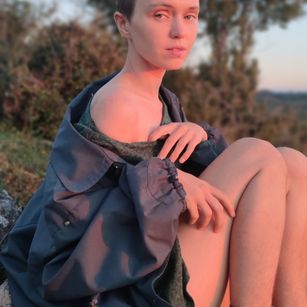 Model - Beauty Bird hairypussy