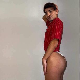 Model - EmiliaXander Teasing