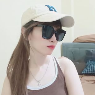 Model - Michelle Xu bodyworship