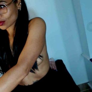 Model - Addiction.Fernandez dancing