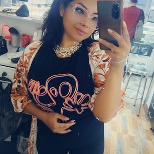 Model - AlejandraFlower curvy