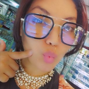 Model - AlejandraFlower showanal